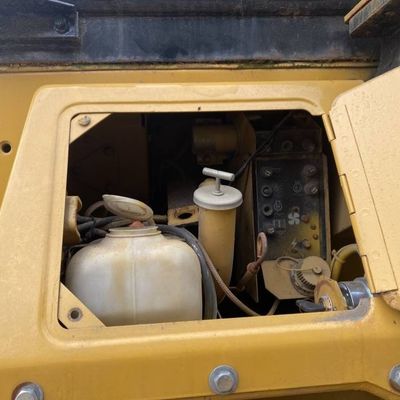 Cat D5N Bulldozer sử dụng mạnh mẽ 120HP Di chuyển đất cho ngành công nghiệp khai thác mỏ