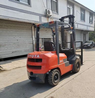 Toyota 30 xe nâng cỡ 3 tấn sử dụng nhiên liệu đốt bên trong nhỏ gọn